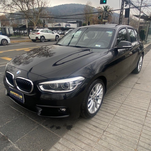 BMW 118I HB 5ptas autom  2020 Cuero, 6 airbags. Como nuevo.  - FULL MOTOR