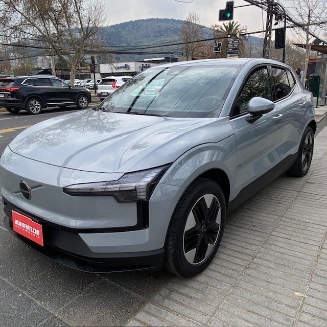 VOLVO EX30 Core 2.0 AT 2025 2 cables cargadores. un dueño. como nuevo.  - FULL MOTOR
