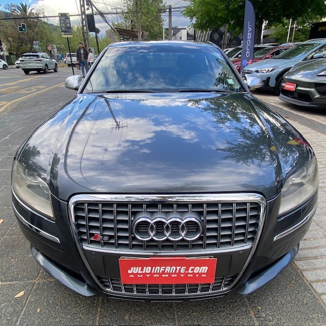 Audi S8 — foto 7 de 39