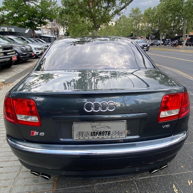 Audi S8 — foto 8 de 39