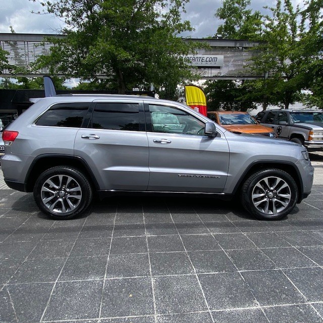 JEEP GRAND CHEROKEE Limited 4x4 3.6 2018 sunroof panoramico, cuero, camara de retroceso - FULL MOTOR