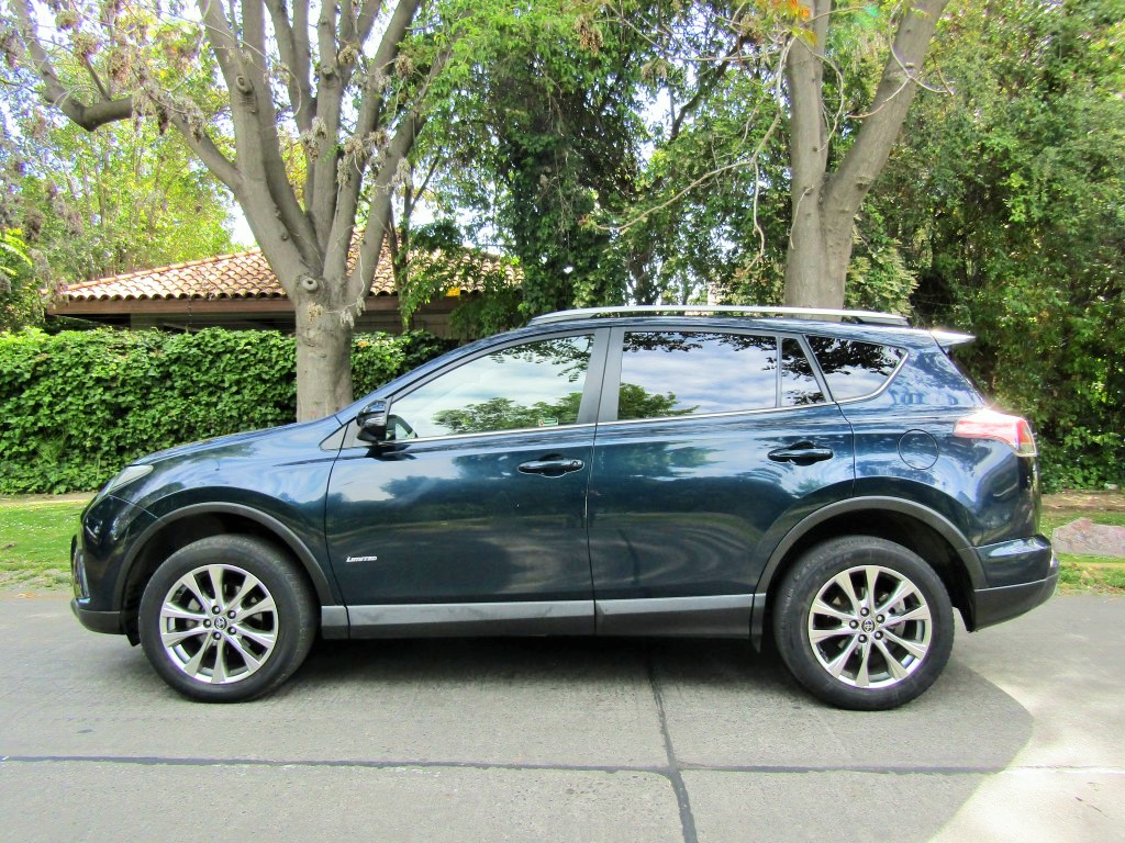TOYOTA NEW RAV 4 Limited 2.5 4x2 cuero, sunroof 2017 Tiptronic, COMO NUEVA.  cámara y pantalla retroces - 