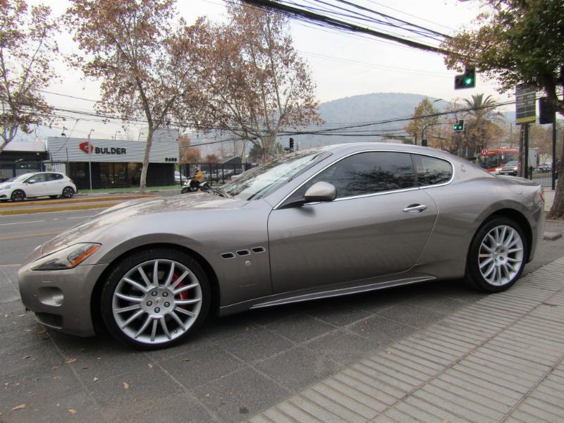 MASERATI GRAN TURISMO S 4.7 440 cv. Motor V8 Ferrari 2013 440 hp. 20 mil km. Cuero alcántara, Paddle shift.  - 
