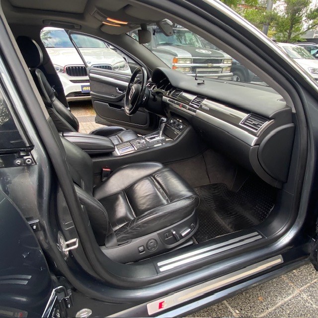 Audi S8 — foto 20 de 39