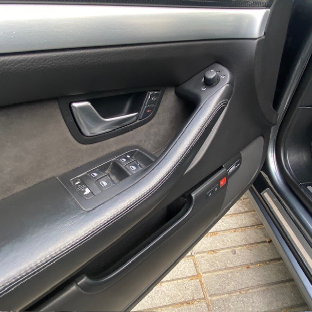 Audi S8 — foto 17 de 39