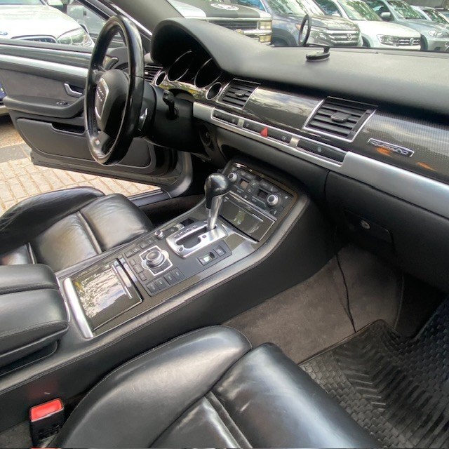 Audi S8 — foto 21 de 39