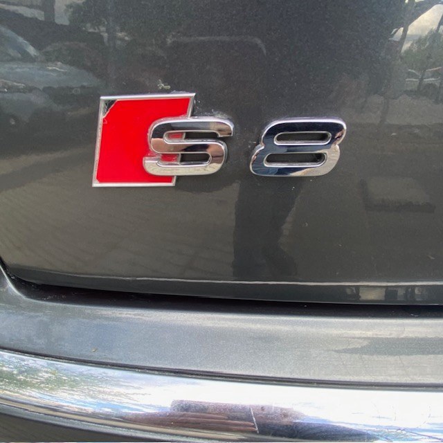 Audi S8 — foto 26 de 39