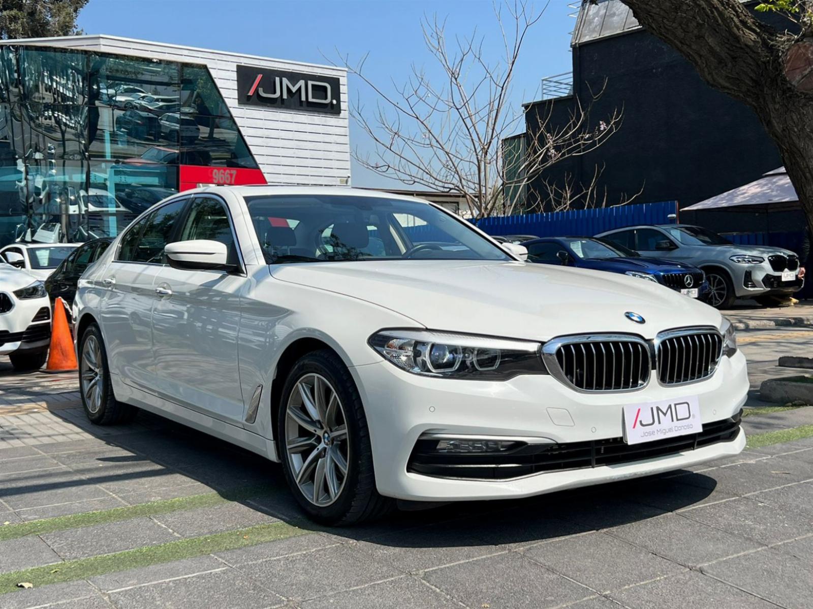 BMW 520 ÚNICO DUEÑO 2018 MANTENIMIENTO AL DÍA - JMD AUTOS
