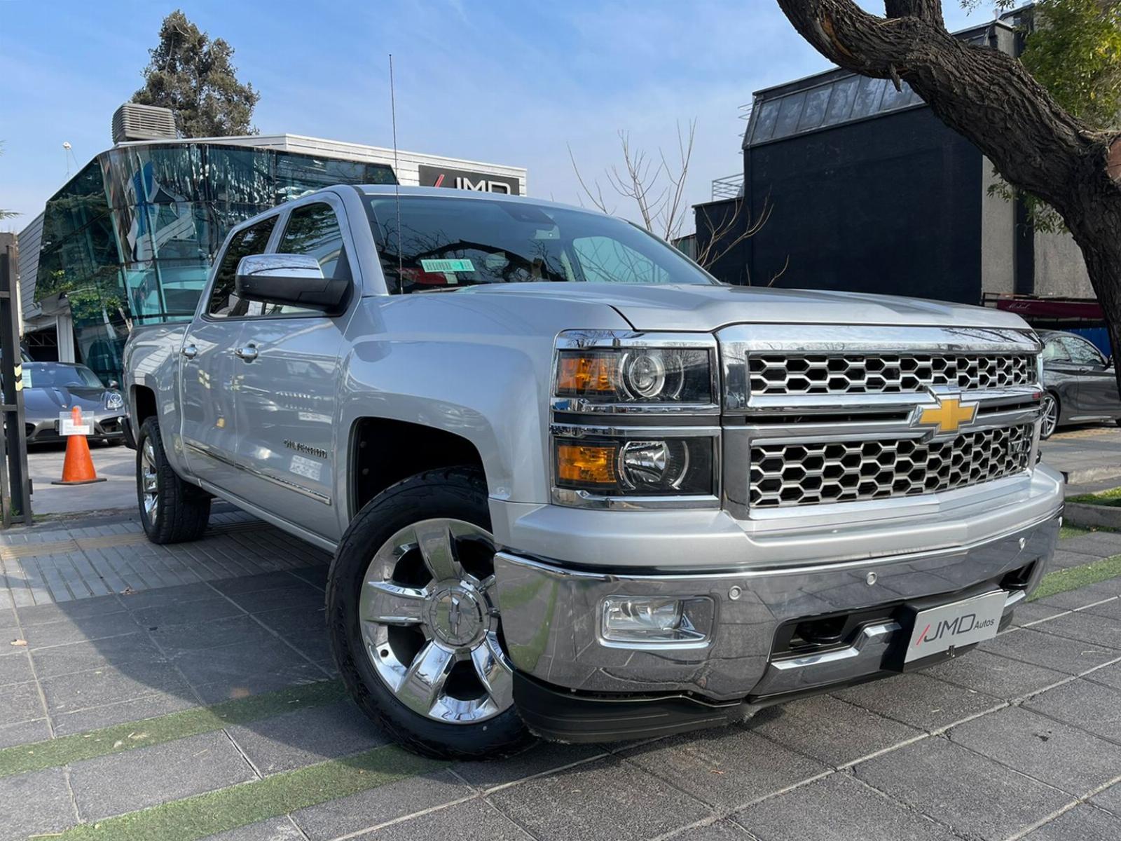 CHEVROLET SILVERADO LTZ 5.3 2014 TRACCIÓN 4x4 - JMD AUTOS