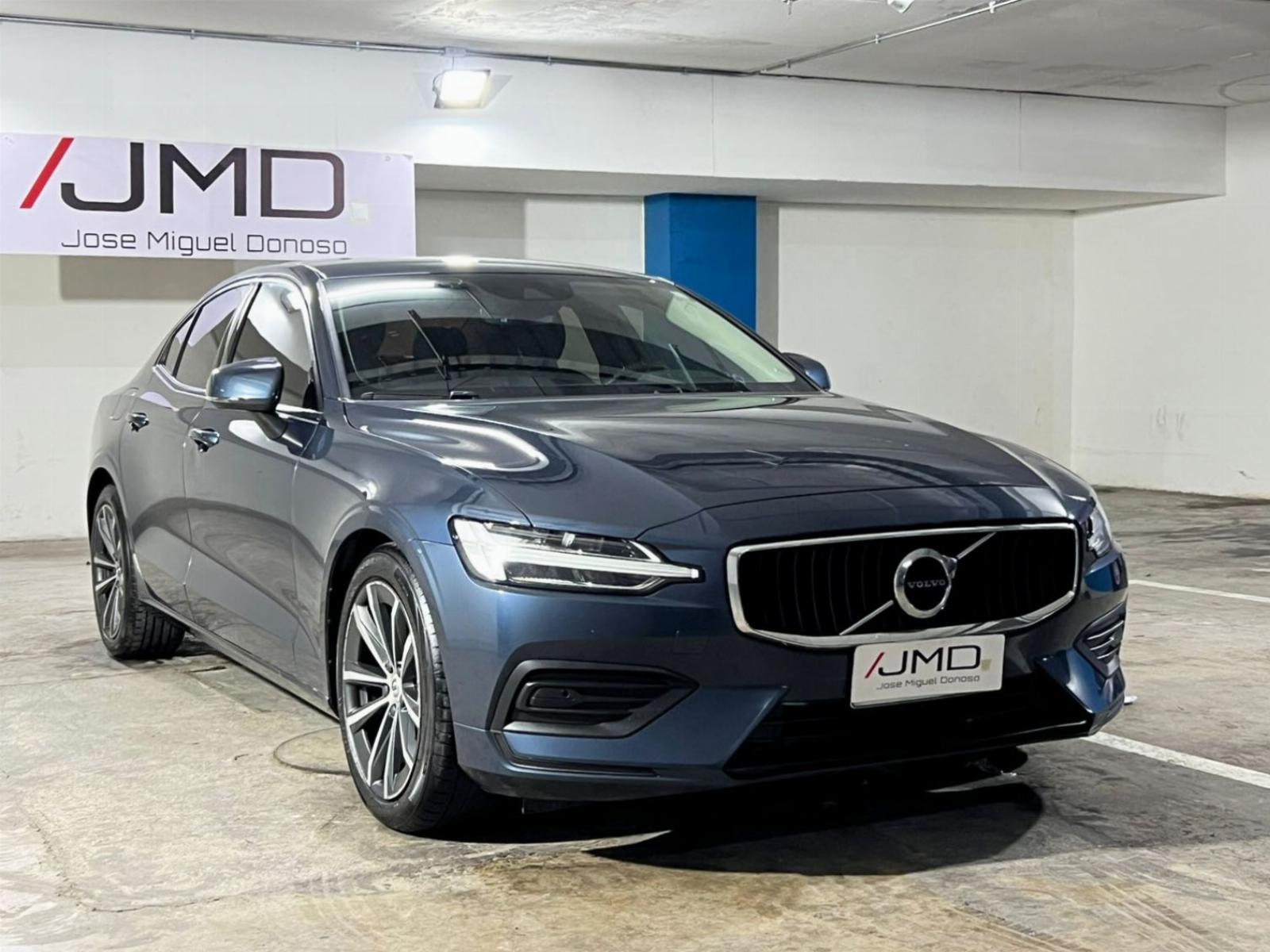VOLVO S60 2.0 B4 MOMENTUM 2022 MANTENIMIENTO EN LA MARCA UN DUEÑO - FULL MOTOR
