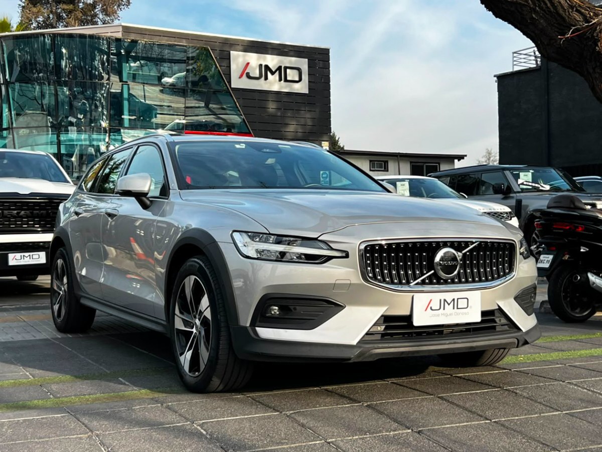 VOLVO V60 B5 AWD 2023 MANTENIMIENTO EN LA MARCA - FULL MOTOR
