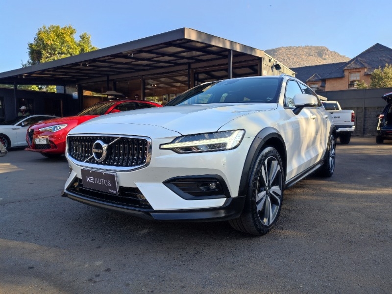 VOLVO V60 B5 MOMENTUM 4WD 2.0 2022 EXCELENTE ESTADO, COMO NUEVO - 