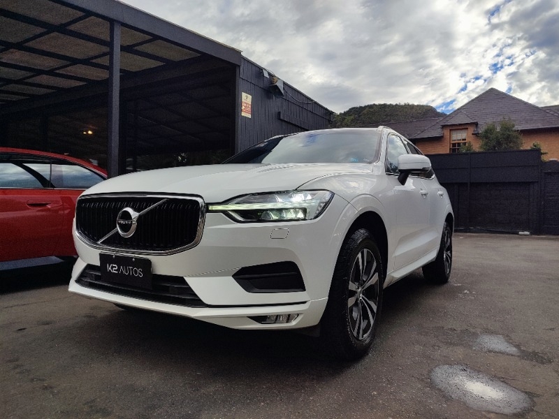 VOLVO XC 60 II D4 MOMENTUM 2.0 2020 MANTENCIONES AL DÍA  - 
