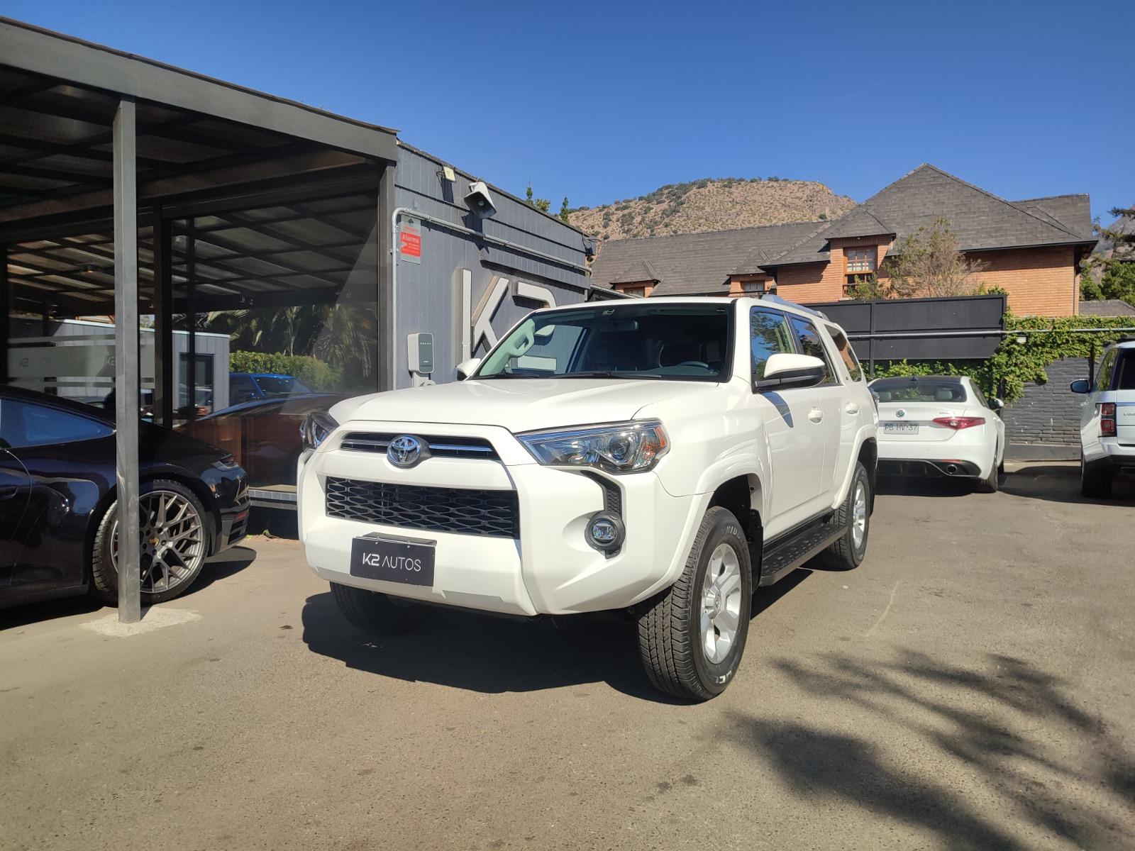 TOYOTA 4 RUNNER SR5 4X2 4.0 2022 MUY POCO KM, IMPECABLE  - K2 AUTOS