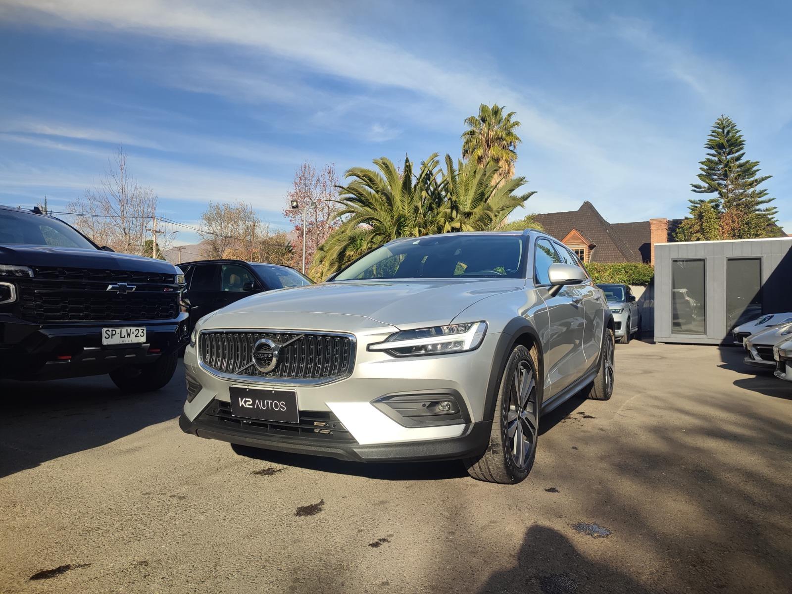 VOLVO V60 CROSS COUNTRY II B5 4WD 2.0 2022 TODO AL DIA, SIN DETALLES - 