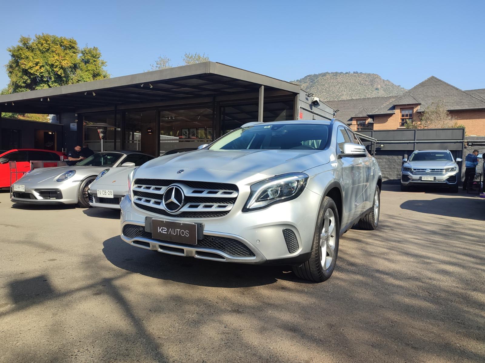 MERCEDES-BENZ GLA 200 1.6 DCT AT 2019 MANTENCIONES EN LA MARCA - 