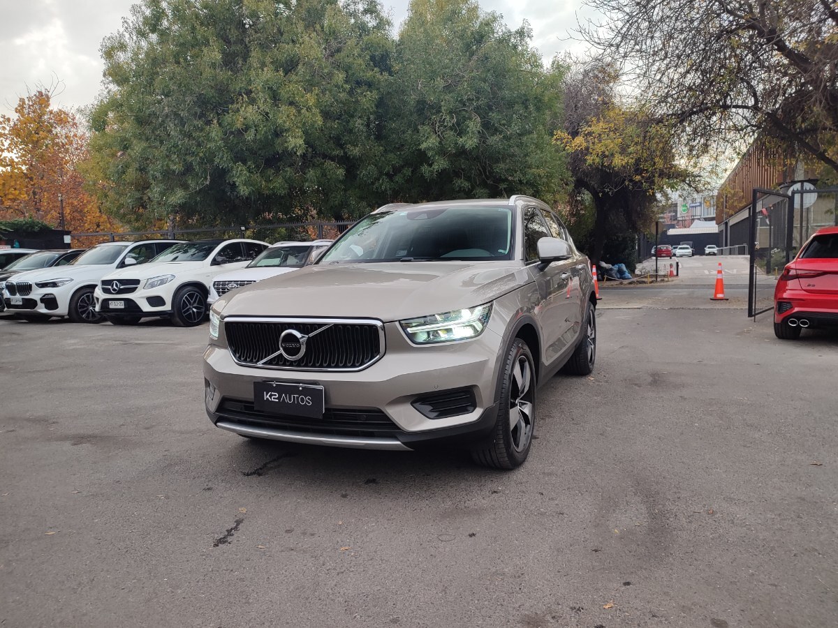 VOLVO XC40 T4 MOMENTUM 2.0 FWD 2022 MANTENCIONES AL DIA - FULL MOTOR
