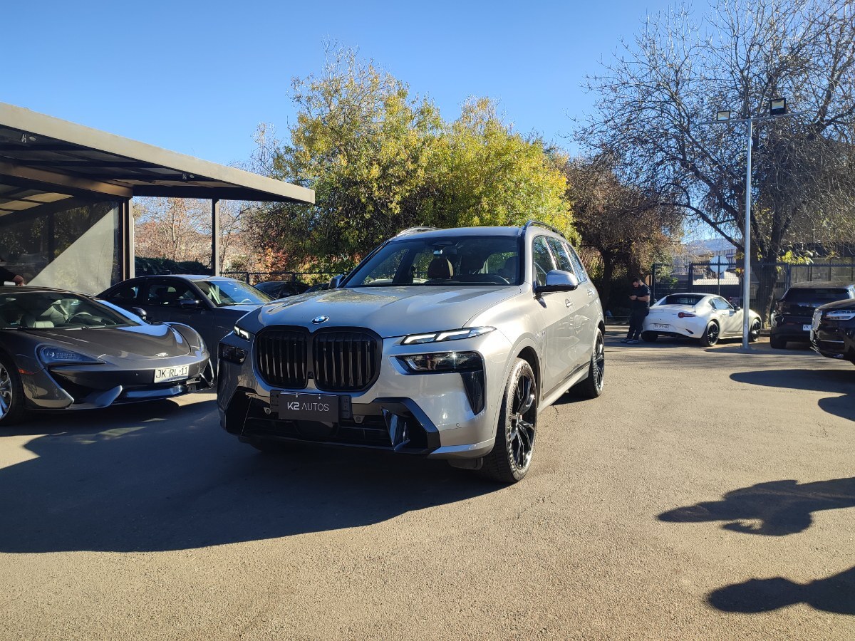 BMW X7 XDRIVE 40D PURE EXCELLENCE 2025 FULL EQUIPO, TODO AL DIA - K2 AUTOS