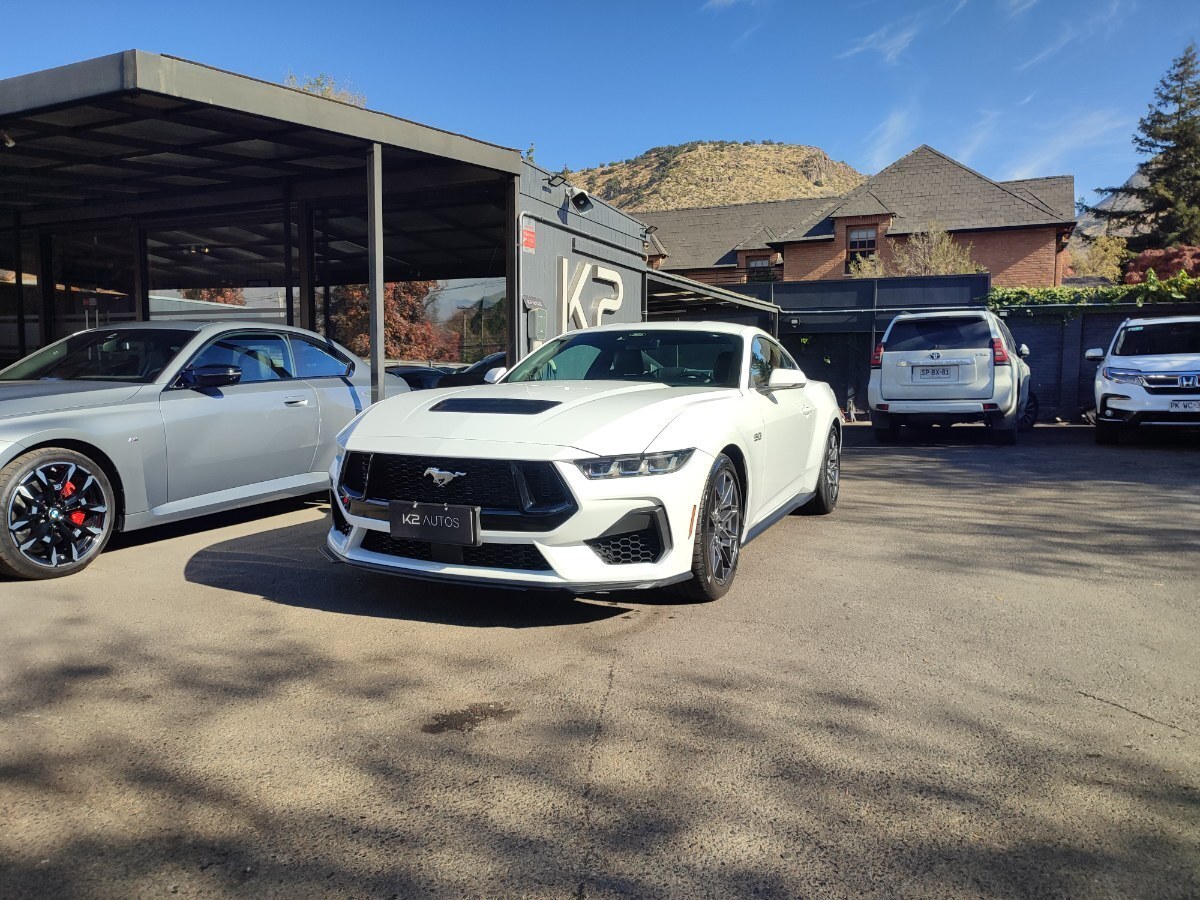 FORD MUSTANG GT PREMIUM 5.0 V8 2025 COMO NUEVO, TODO AL DIA - FULL MOTOR