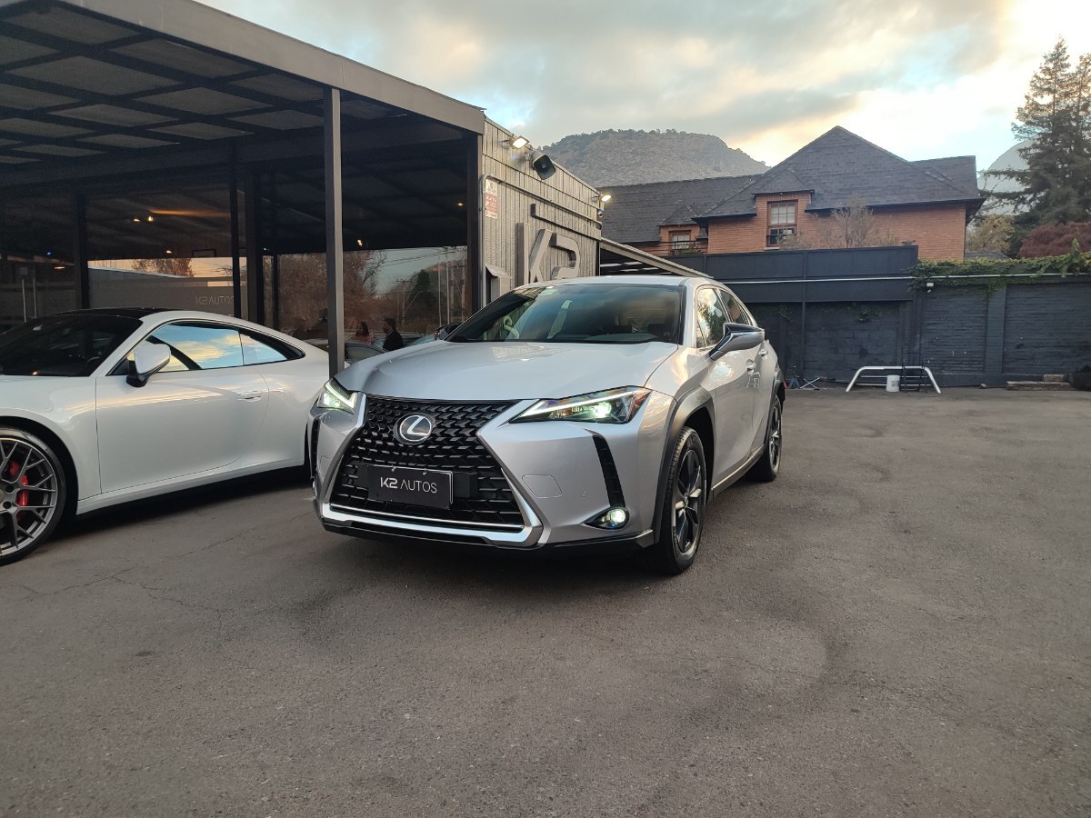 LEXUS UX 250H HB LUX 2.0 AT 2023 FULL EQUIPO, TODO AL DIA - FULL MOTOR