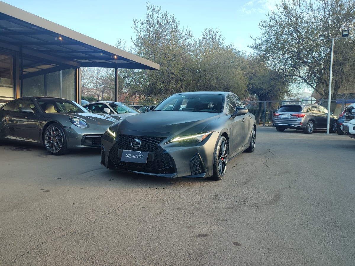LEXUS IS 300 F SPORT 2.0 2022 MANTENCIONES AL DIA - FULL MOTOR