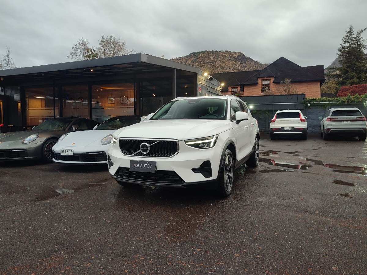 VOLVO XC40 B4 PLUS 2.0 MHEV 2024 COMO NUEVO, TODO AL DIA - K2 AUTOS