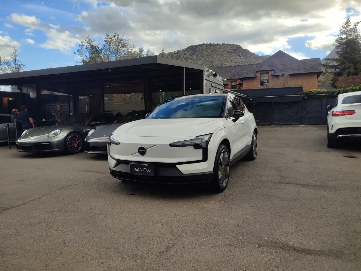 VOLVO EX30 PLUS E60 BEV 69 KWh 2025 EXCELENTE ESTADO  - FULL MOTOR