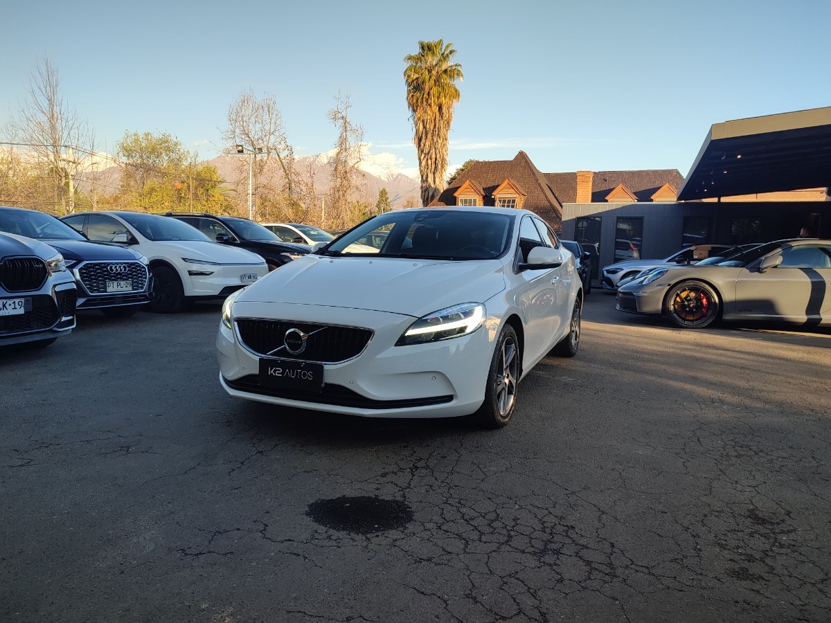 VOLVO V40 T4 MOMENTUM PLUS 2.0 FWD 2020 UNICO DUEÑO, TODO AL DIA - FULL MOTOR
