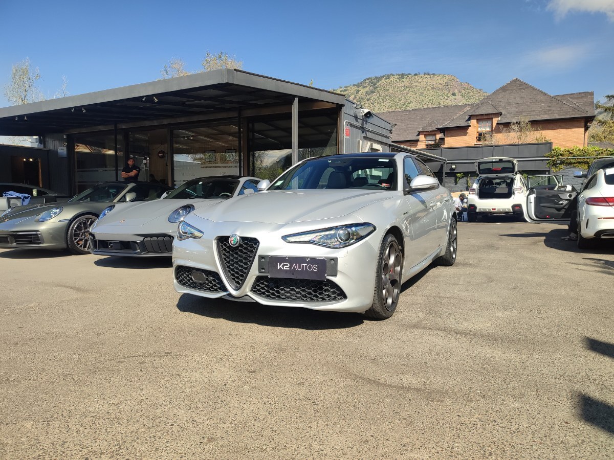 ALFA ROMEO GIULIA VELOCE 2.0 TURBO 280 HP 2022 TODO AL DIA - K2 AUTOS