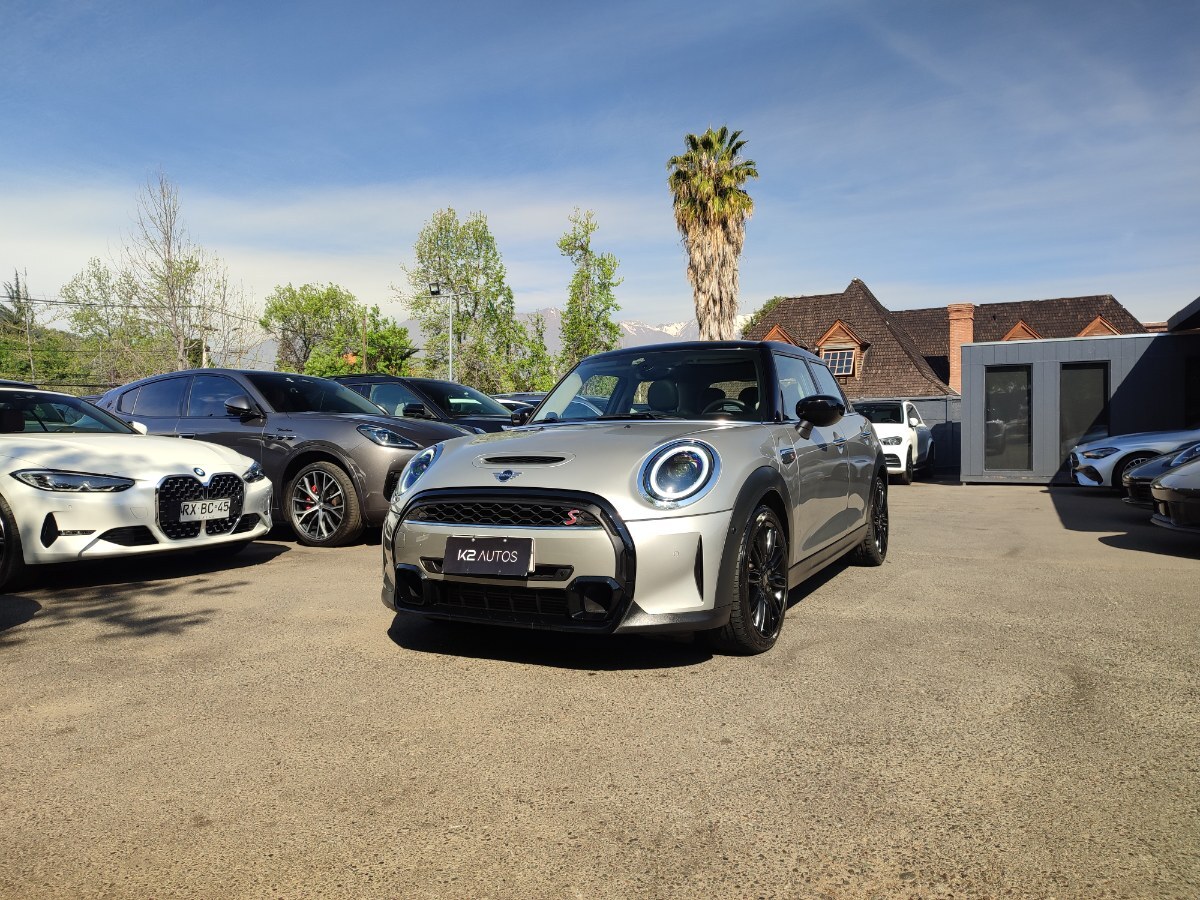 MINI COOPER S 2.0 HB 5P 2024 COMO NUEVO, TODO AL DIA - K2 AUTOS