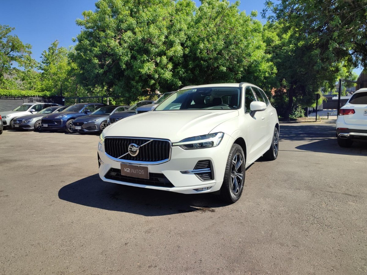 VOLVO XC60 B5 II MOMENTUM 2.0 4WD 2022 MANTENCIONES AL DIA - FULL MOTOR