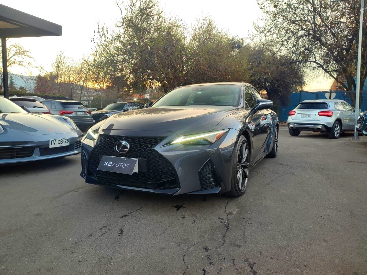 LEXUS IS300 F SPORT 2.0 2024 COMO NUEVO, TODO AL DIA - K2 AUTOS