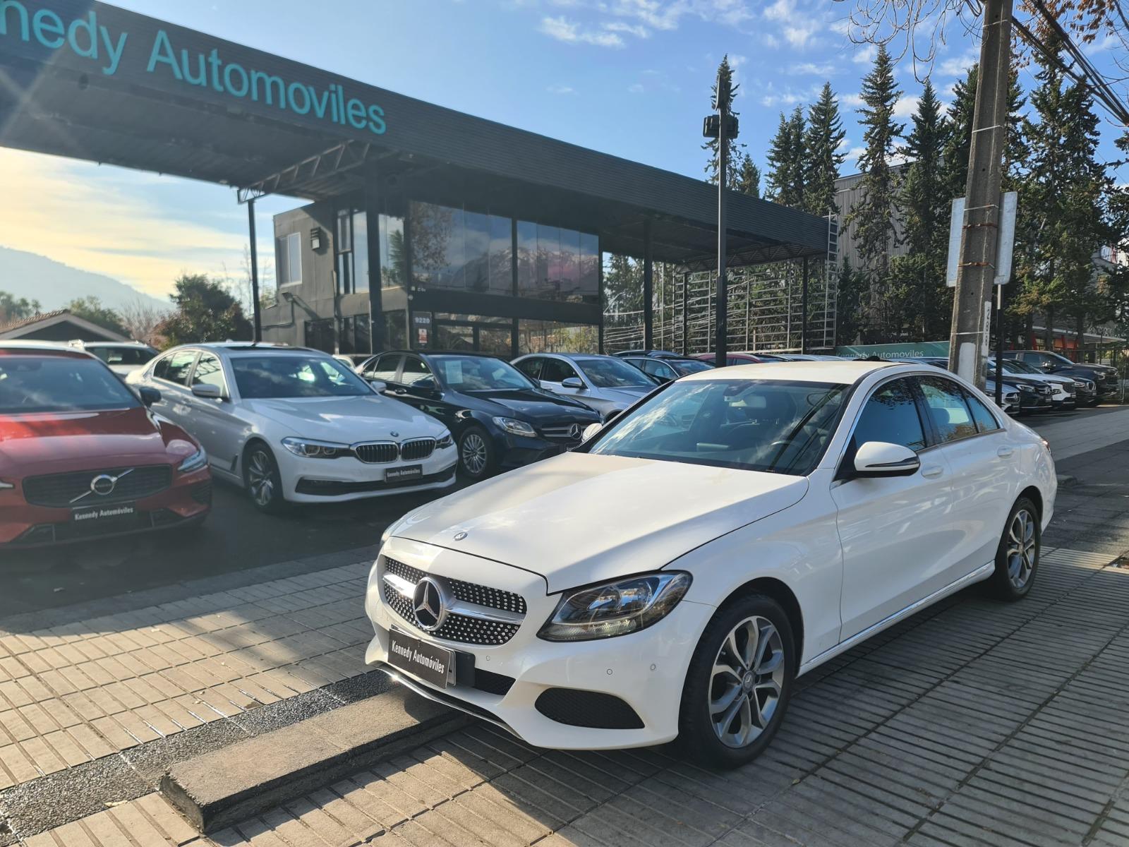 MERCEDES-BENZ C180 1.6 C 180 Auto 2016 Poco kilometraje. Máscara cambiada - FULL MOTOR