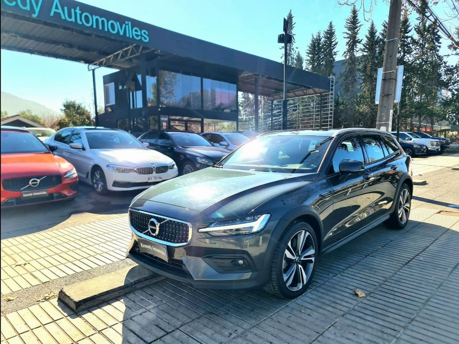 VOLVO V60 2.0 B5 Momentum 4WD Auto 2022 Excelente estado. Oportunidad. - KENNEDY AUTOMOVILES