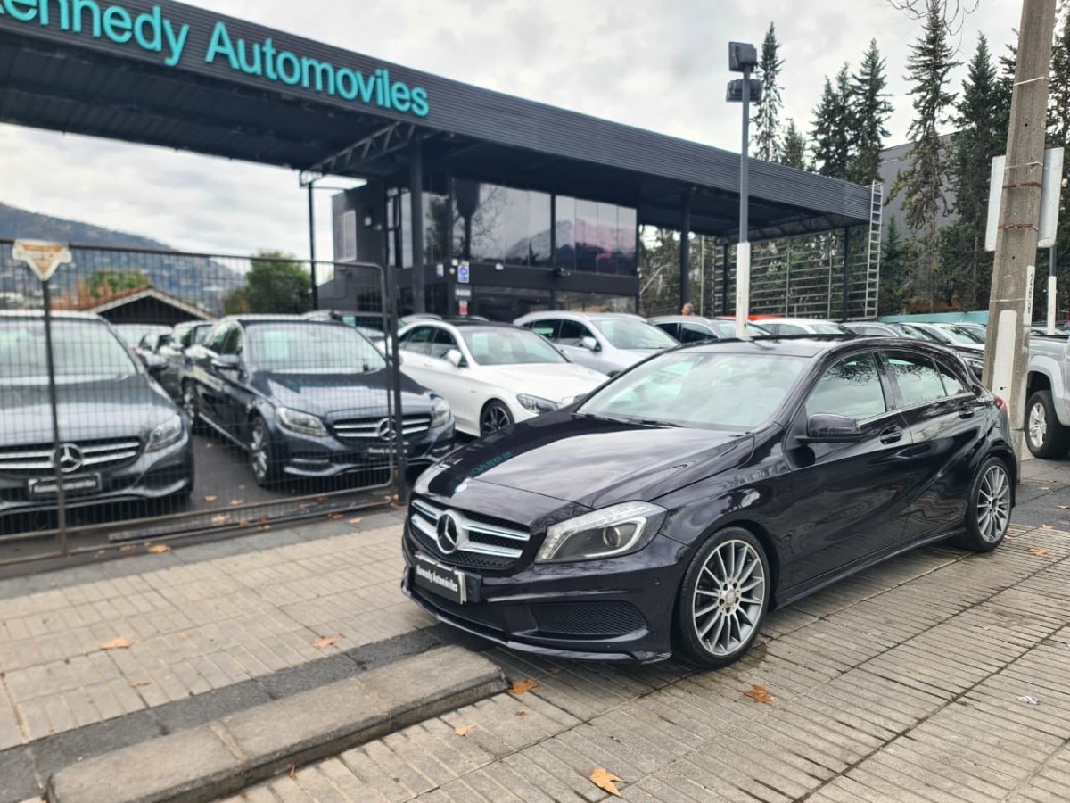 MERCEDES-BENZ A200 1.6 BLUE EFFICIENCY 4X2 MT 5P. 2016 EQUIPO AMG ORIGINAL - FULL MOTOR