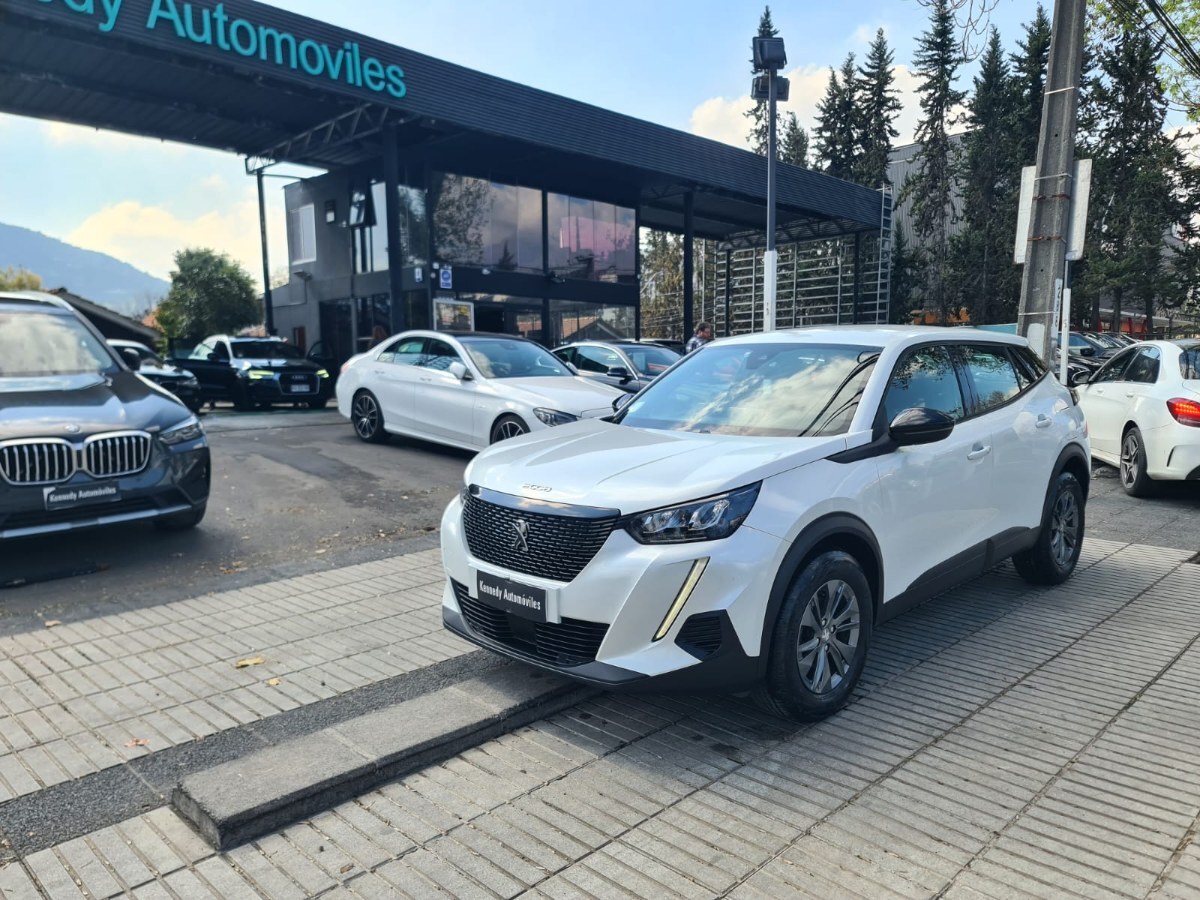 PEUGEOT 2008 1.2 ACTIVE PURETECH 130 4X2 MT 5P. 2023 Único dueño. Excelente estado - FULL MOTOR
