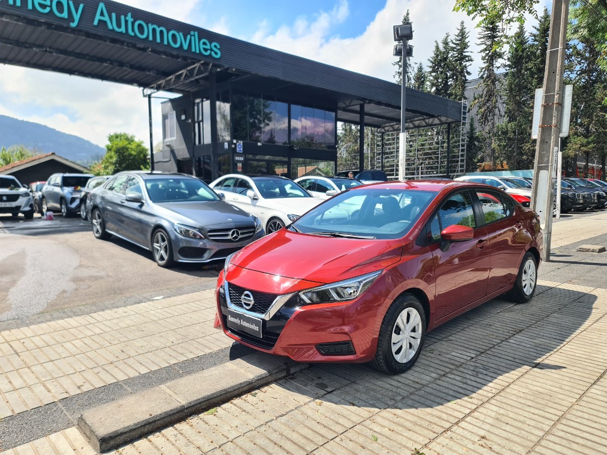NISSAN VERSA 1.6 SENSE 4X2 MT 4P. 2022 Poco kilometraje. Excelente estado - FULL MOTOR