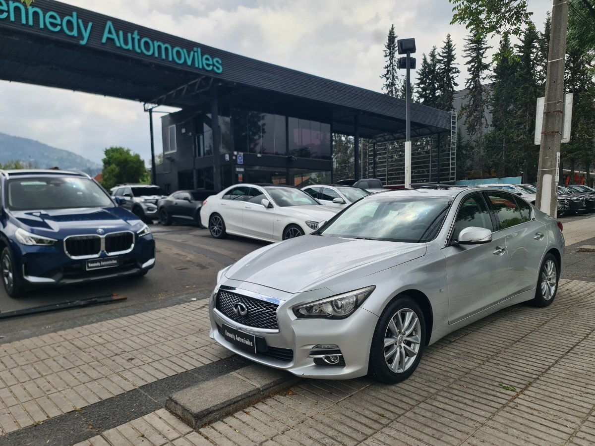 INFINITI Q50 3.7 4X2 AT 4P. 2015 328 HP. Solo 02 dueños - FULL MOTOR