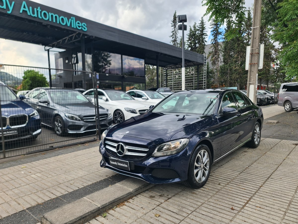 MERCEDES-BENZ C180 1.8 4X2 AT 4P. 2017 Solo 02 dueños. Ven a verlo - FULL MOTOR