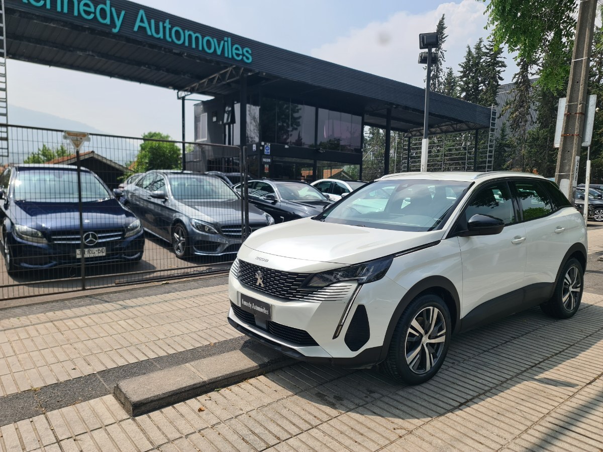 PEUGEOT 3008 1.2 ACTIVE PACK PURETECH 130 4X2 MT6 5P. 2023 Único dueño. Buen km - FULL MOTOR