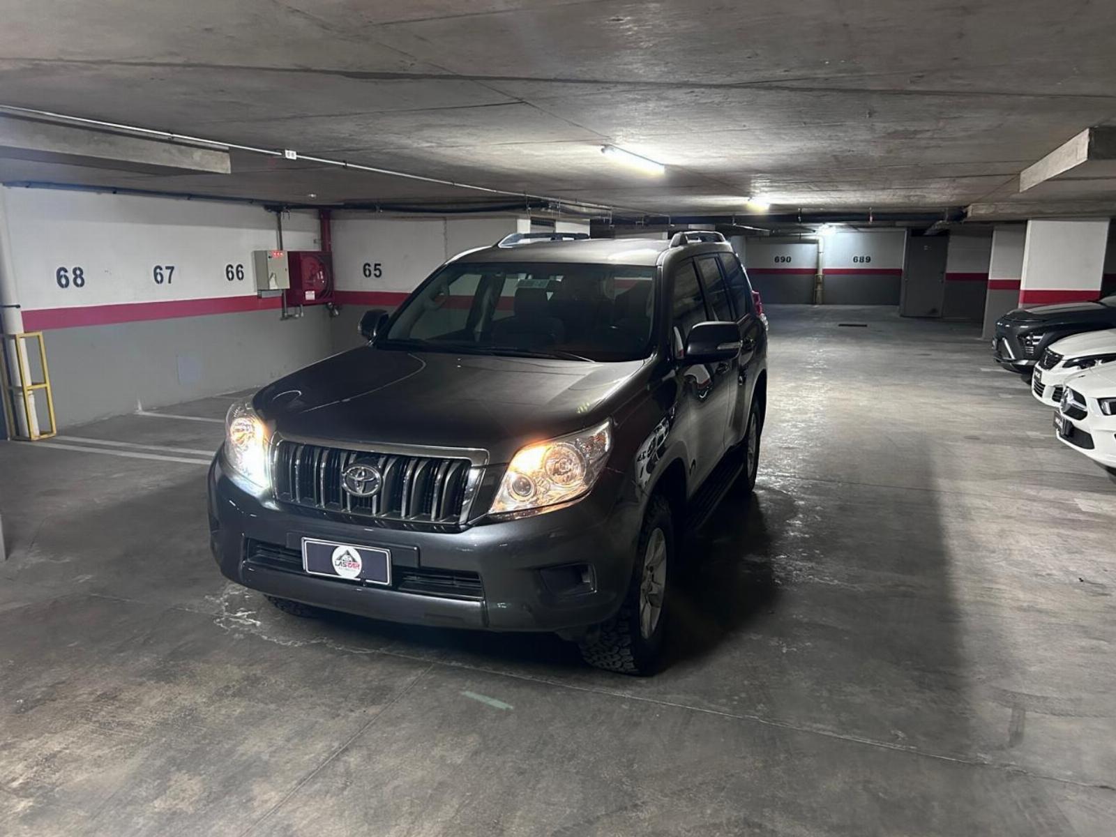 TOYOTA LAND CRUISER PRADO TX 4.0 2012 Dos llaves, solo 3 dueños. - Lascar Automotriz