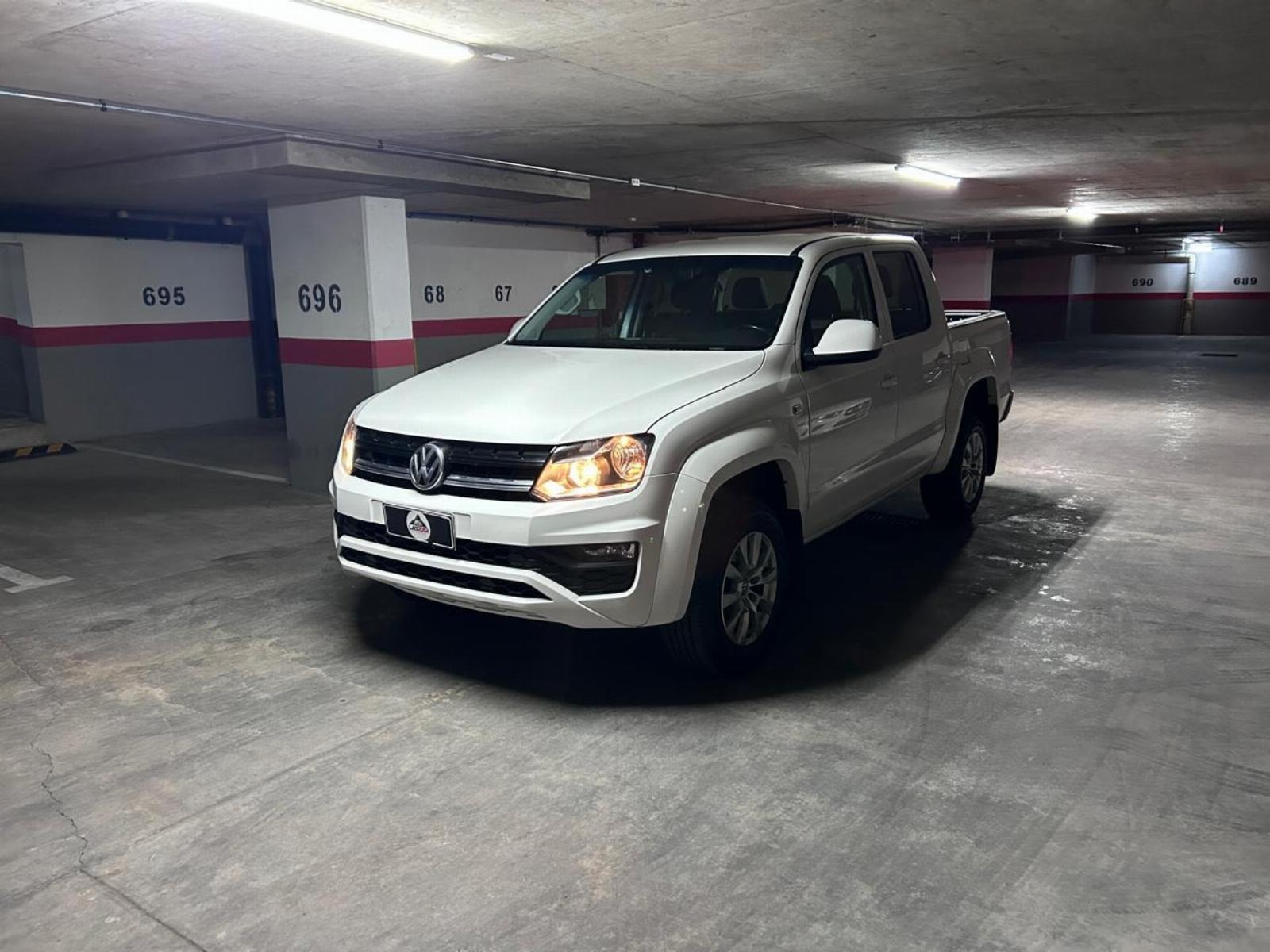 VOLKSWAGEN AMAROK TRENDLINE 2022 4X2 - Lascar Automotriz