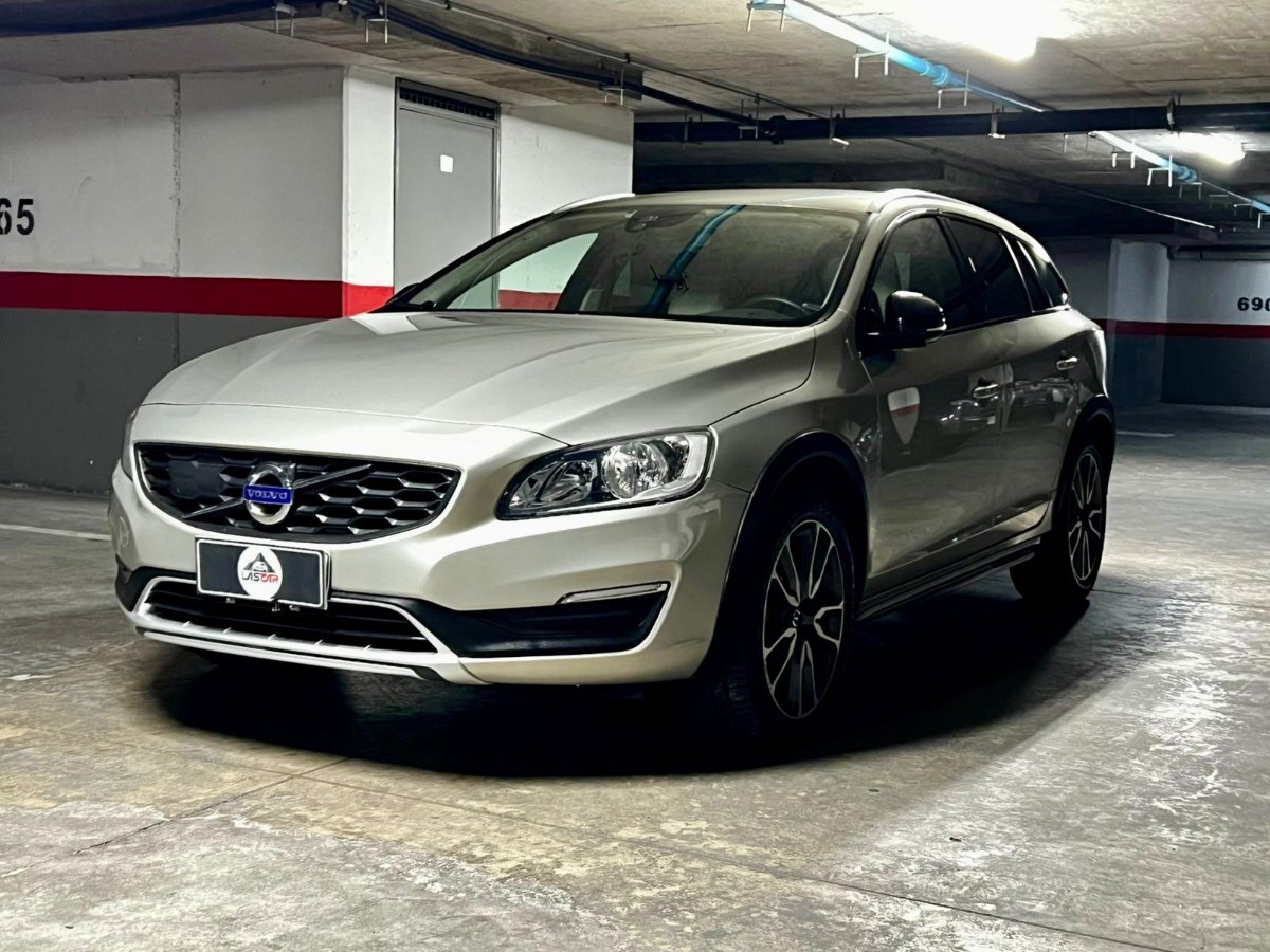 VOLVO V60 CROSS COUNTRY D4 AWD 2019 ÚNICO DUEÑO - FULL MOTOR