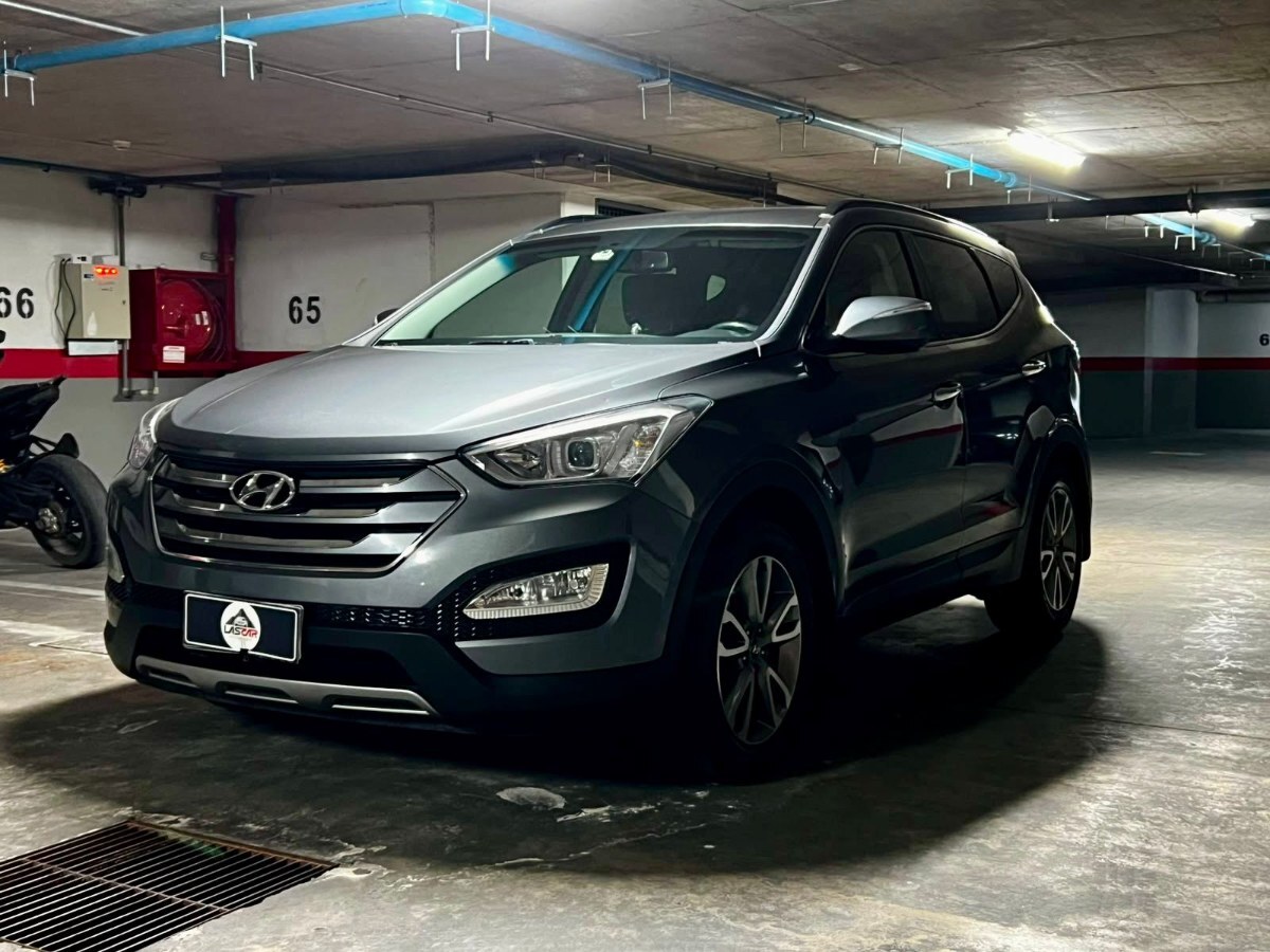HYUNDAI SANTA FE GLS 4WD 2.2 AT 2013 TRES CORRIDAS DE ASIENTOS - FULL MOTOR