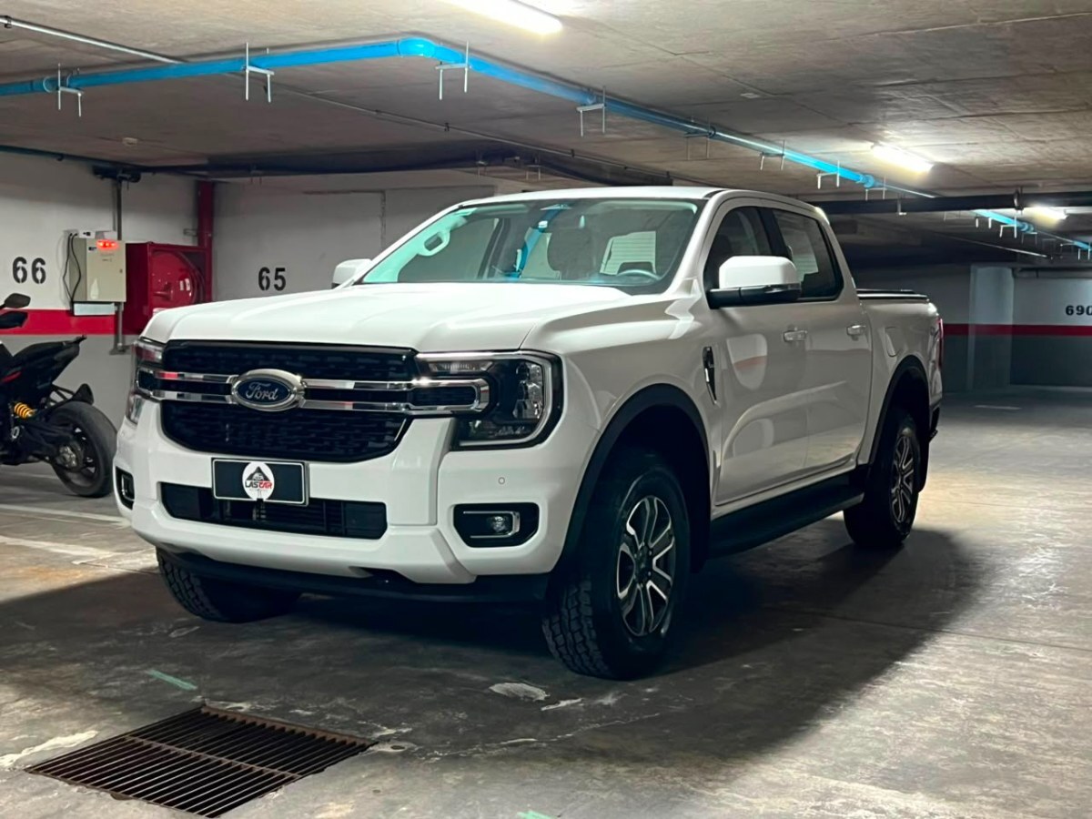 FORD RANGER XLT 2.0 AT 4x4 2025 GARANTÍA VIGENTE UN DUEÑO - FULL MOTOR