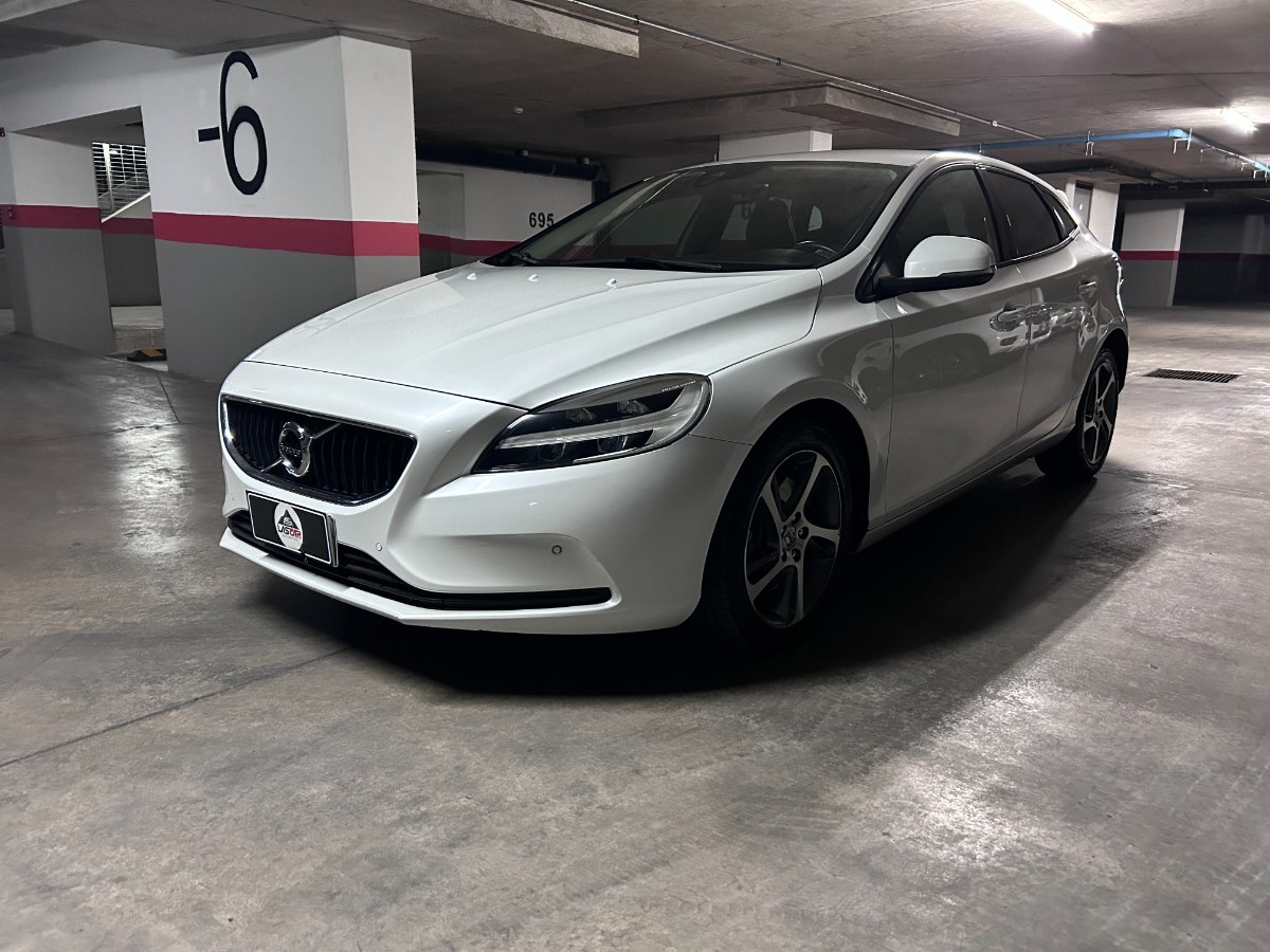 VOLVO V40 T4 MOMENTUM 2020 MANTENIMIENTO EN DITEC - FULL MOTOR