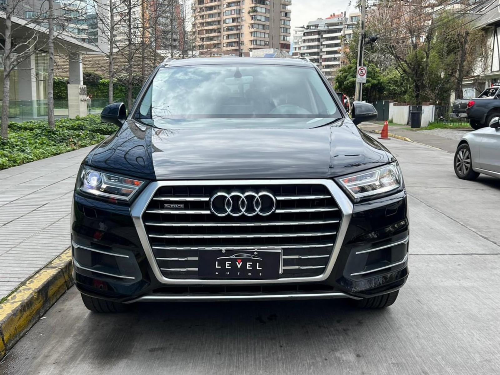 AUDI Q7 2.0 TFSI QUATTRO 2017 TRES CORRIDAS DE ASIENTOS - 