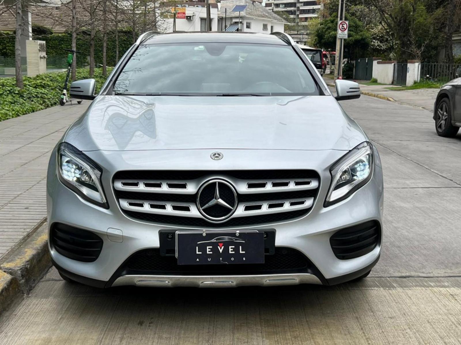 MERCEDES-BENZ GLA 250 ÚNICO DUEÑO 2019 2.0 TURBO - 