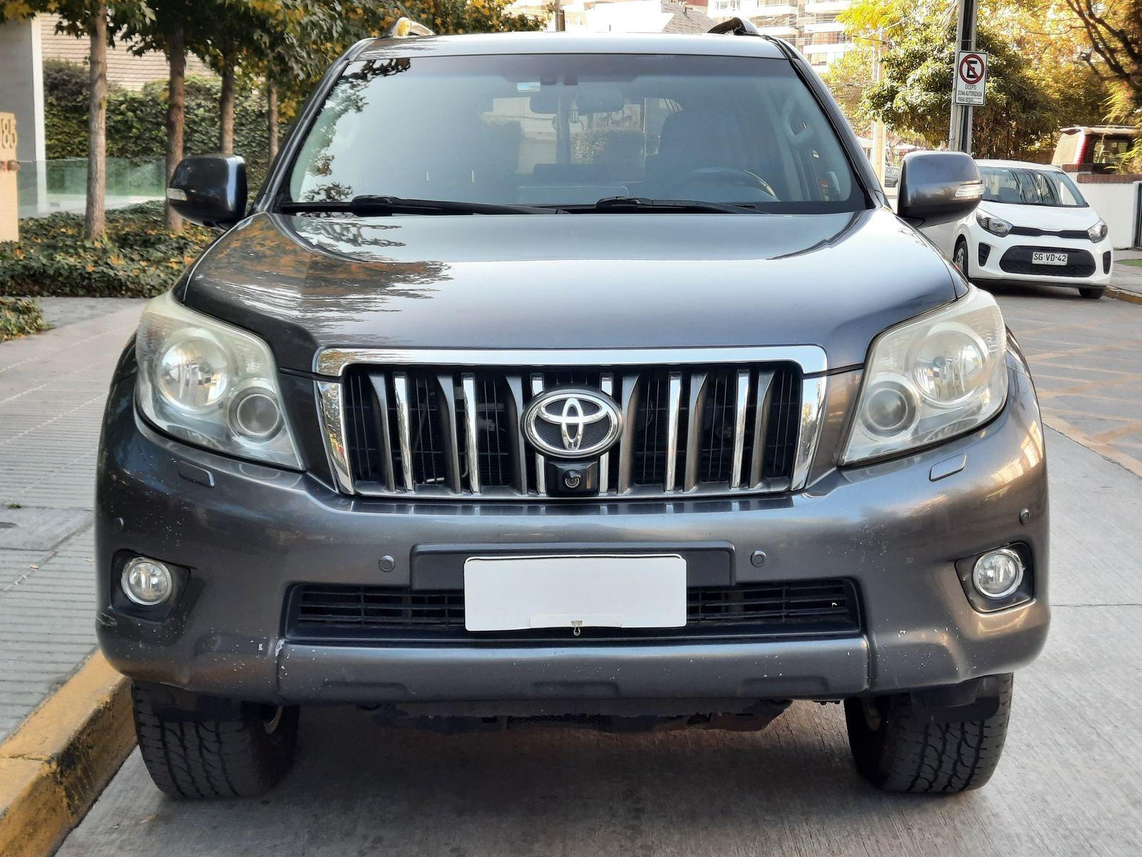 TOYOTA LAND CRUISER PRADO VX 4.0  2010 TRES CORRIDAS DE ASIENTOS - 