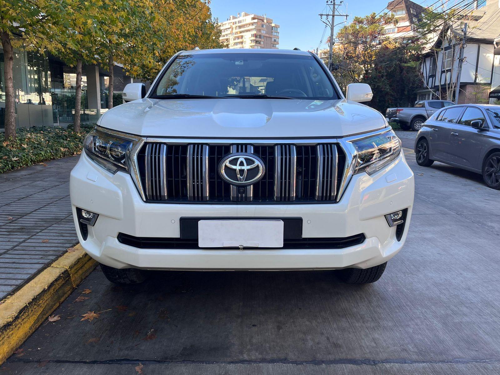 TOYOTA LAND CRUISER PRADO VX 4.0 2022 TRES CORRIDAS DE ASIENTOS - LEVEL AUTOS